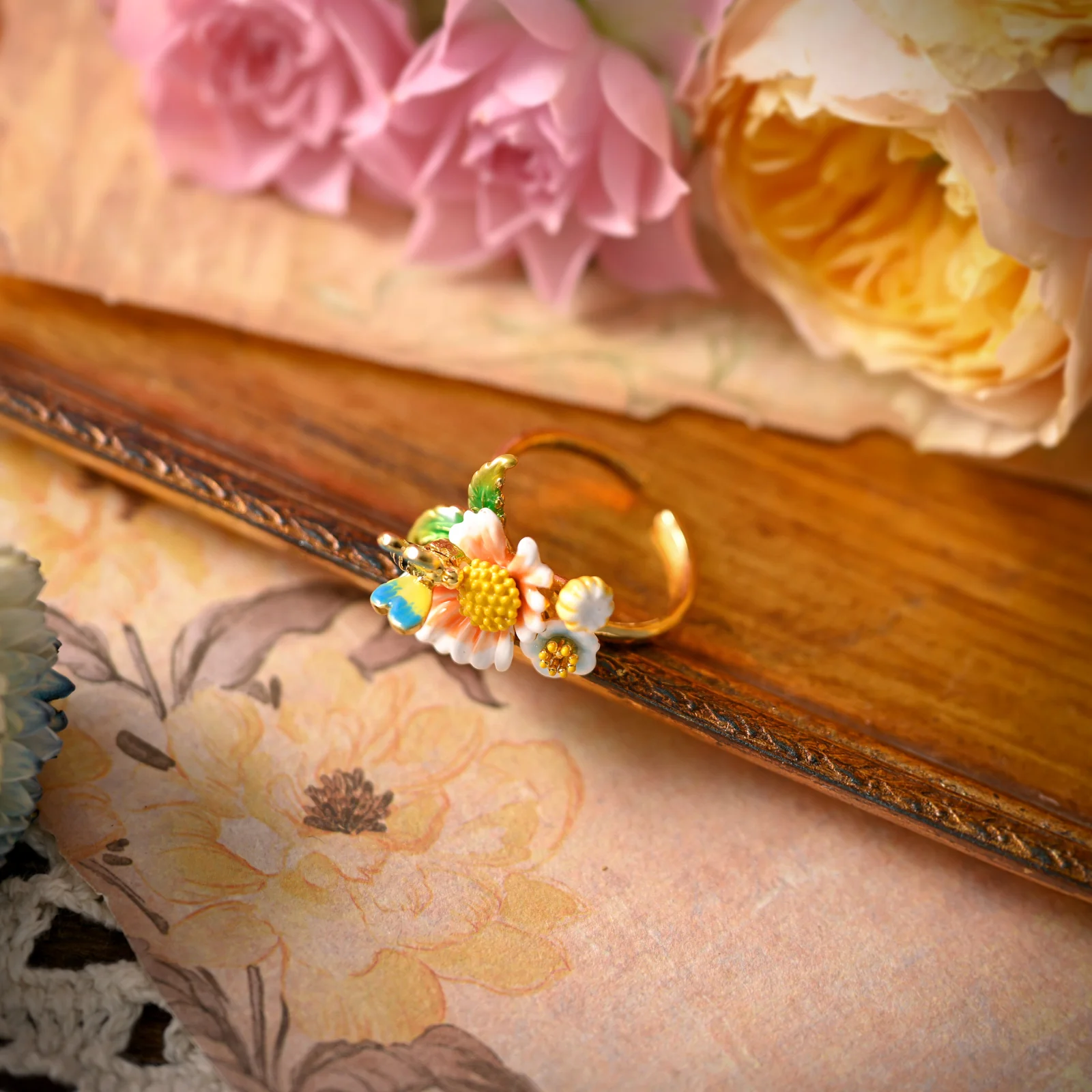 Exquisite Floral & Bee Pattern Adjustable Ring